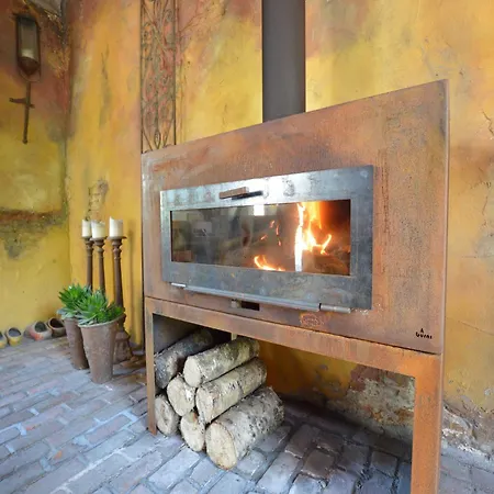 Group With Private Pool And Sauna, Cleaning Included Сasa de vacaciones